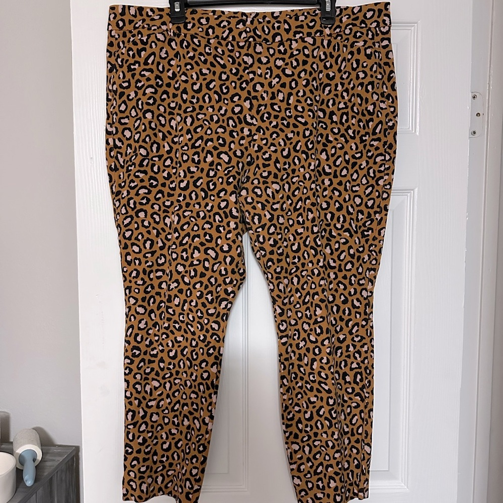 NWOT Old Navy Leopard Cheetah Pixi Pants 20 Animal Print